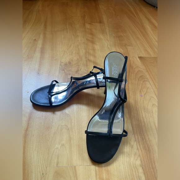 GUCCI Interlocking G Logo Leather T-Strap heel - Picture 13 of 13